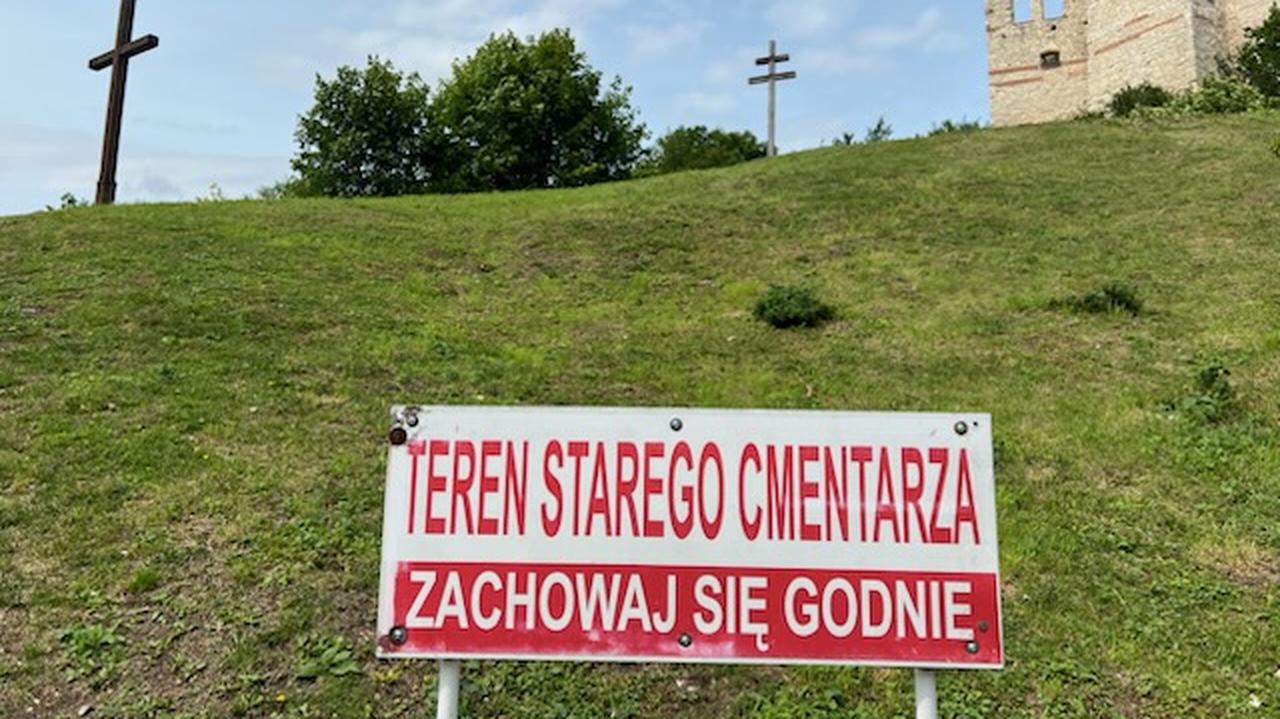 Pięć złotych za wstęp na cmentarz. Ksiądz zmienia decyzję