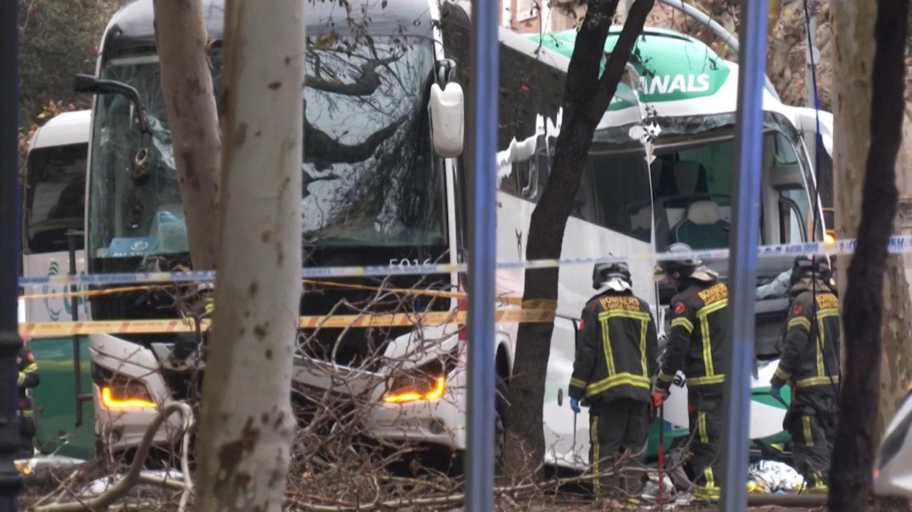 Zderzenie dwóch autobusów w Barcelonie. Dziesiątki rannych