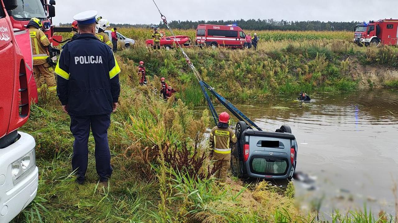 Ich auto znaleźli w stawie. Żałoba po śmierci dwóch strażaków