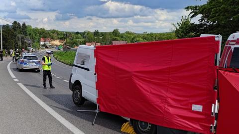 Bus zjechał na przeciwny pas, kierowca zginął po uderzeniu w ciężarówkę