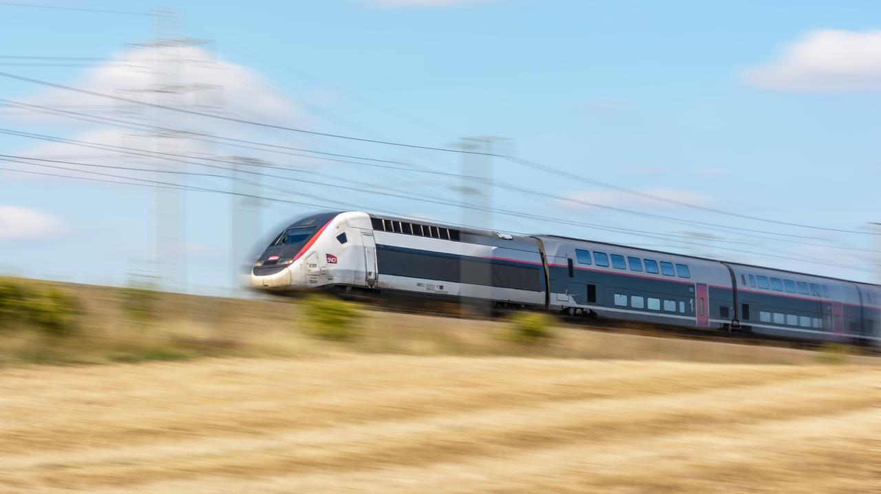 Polak przejechał 500 kilometrów trzymając się superszybkiego pociągu 