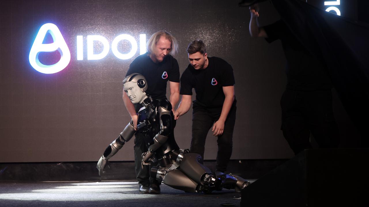 Rosjanie zaprezentowali robota. Przeszedł tylko kilka kroków