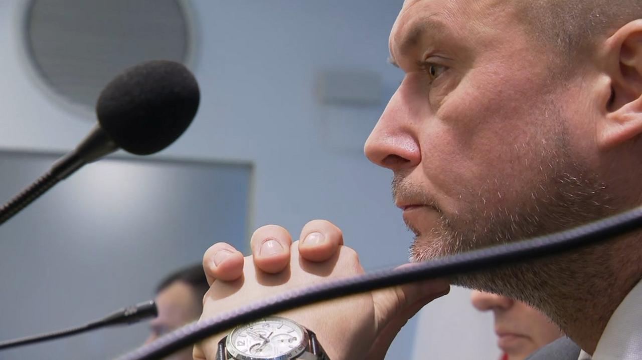 Auto uderzyło w drzewo, za kierownicą miał siedzieć pijany sędzia. Obrońca zaprzecza