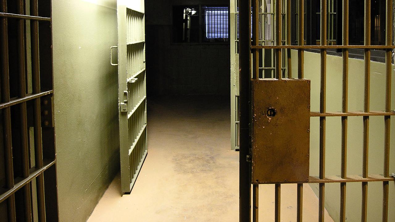 Najpierw mieli pokłócić się o dziewczynę, później nastolatek dotkliwie pobił 20-latka. Jest wyrok