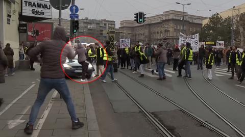 W Belgradzie kierowca wjechał w grupę demonstrantów