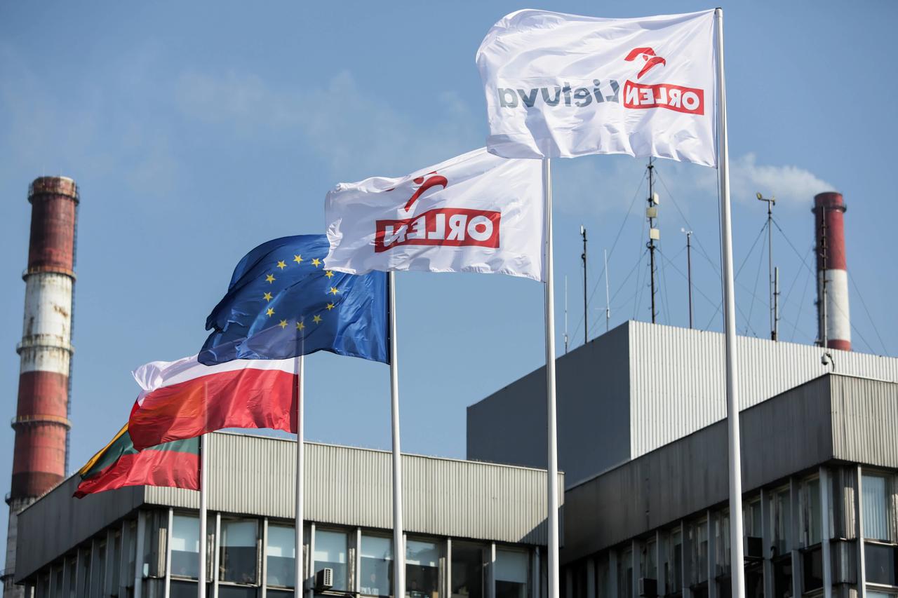 Były dyrektor Orlenu z zarzutami. Miał zlecić raport amerykańskiej firmie