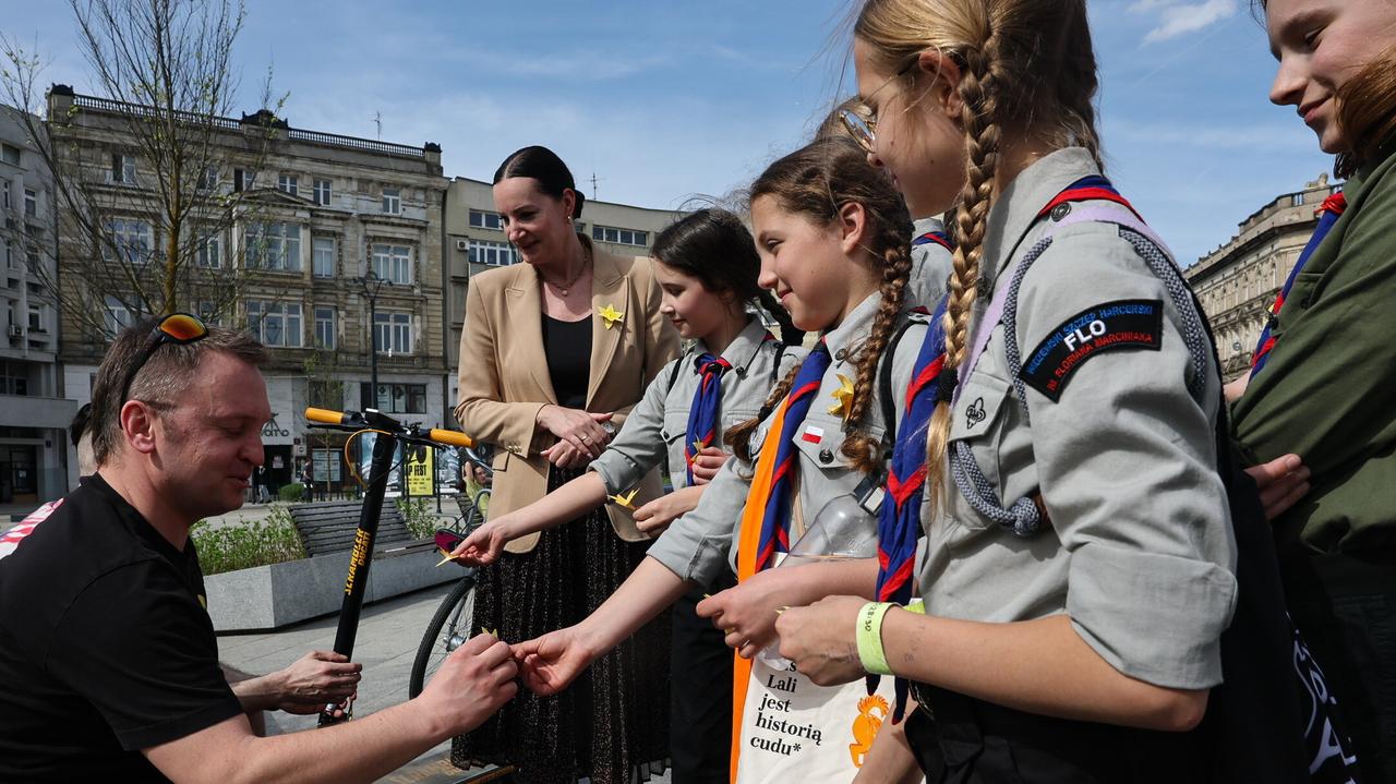 Młodzi śmieją się, gdy słyszą o wojnie? Ale gdy płaczą, to też problem
