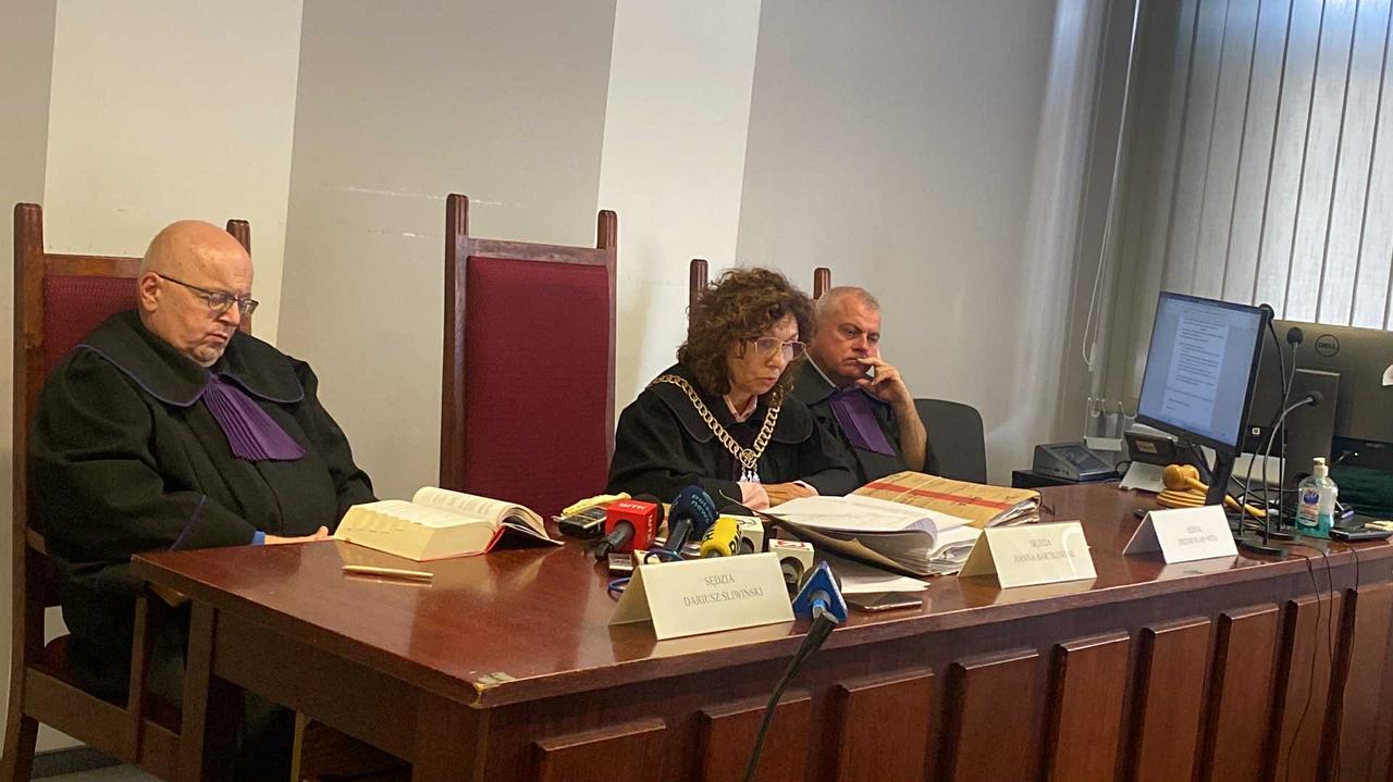 Wywieźli pijanego do lasu, zmarł. Surowsze wyroki dla policjantów