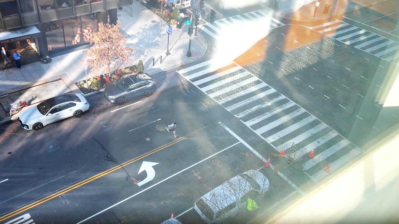 Był w hotelu, usłyszał strzały. "Wszyscy są w szoku"