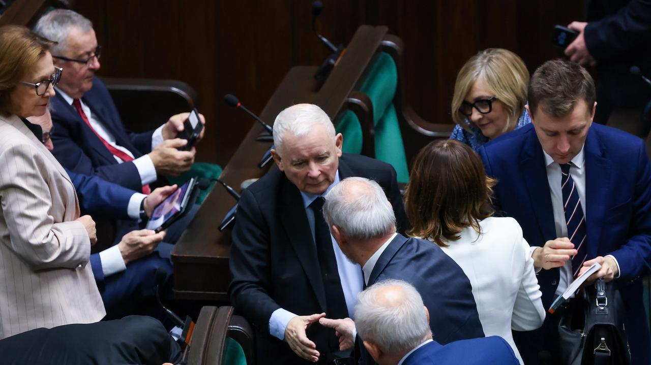 "Walczy już nie jeden, dwóch, tylko kilkunastu". PiS versus PiS