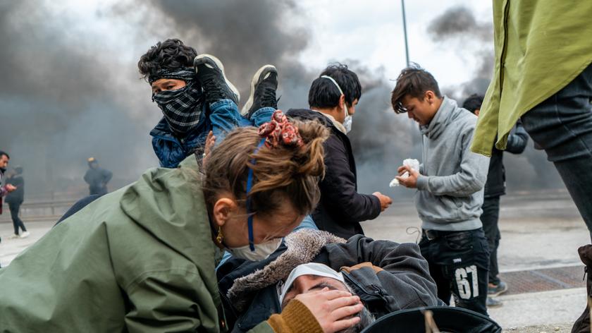 Protesty migrantów na Lesbos. Policja użyła gazu łzawiącego