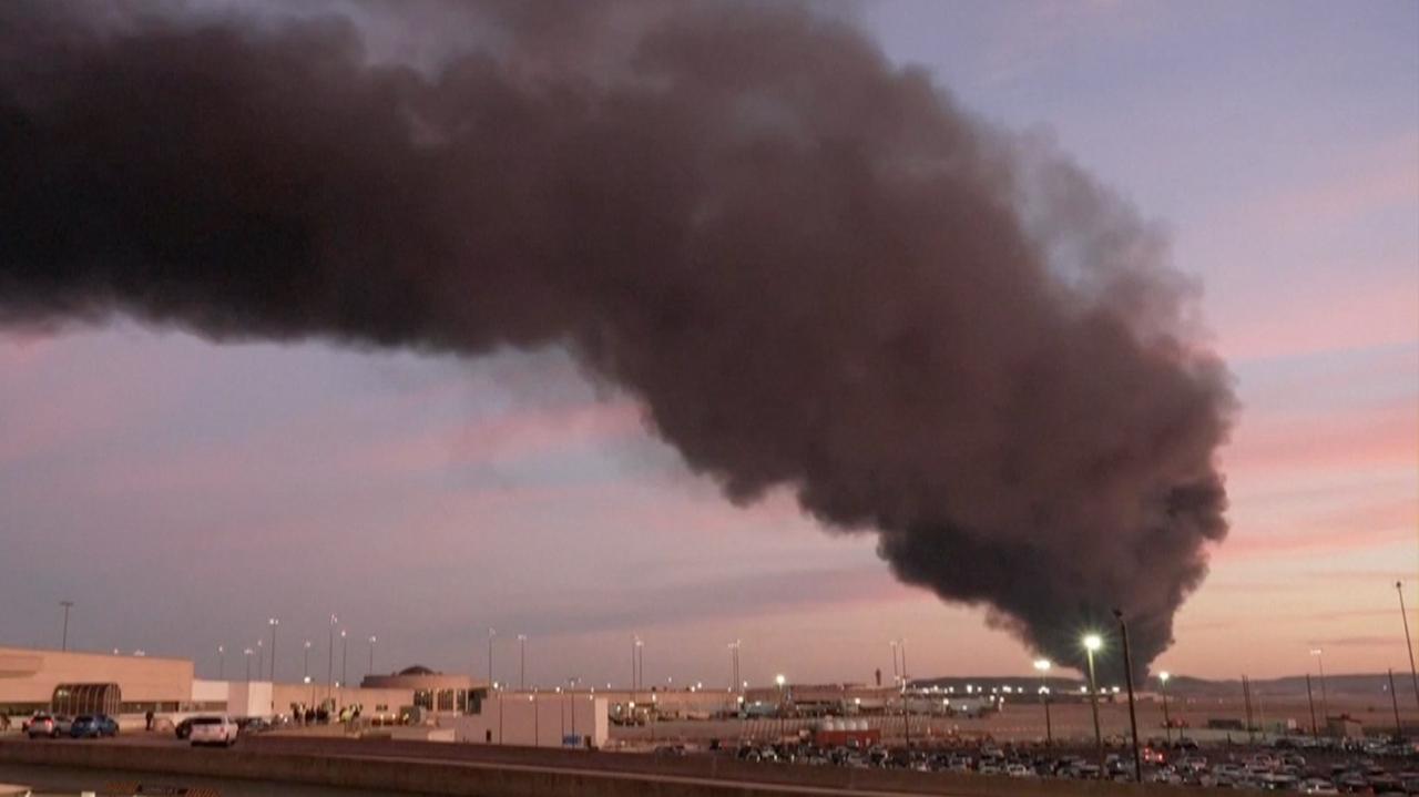 Samolot transportowy rozbił się w pobliżu lotniska w Louisville