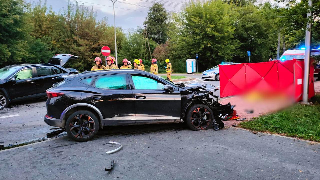 Tomaszów Mazowiecki. Un motociclista muere en una colisión entre dos autos