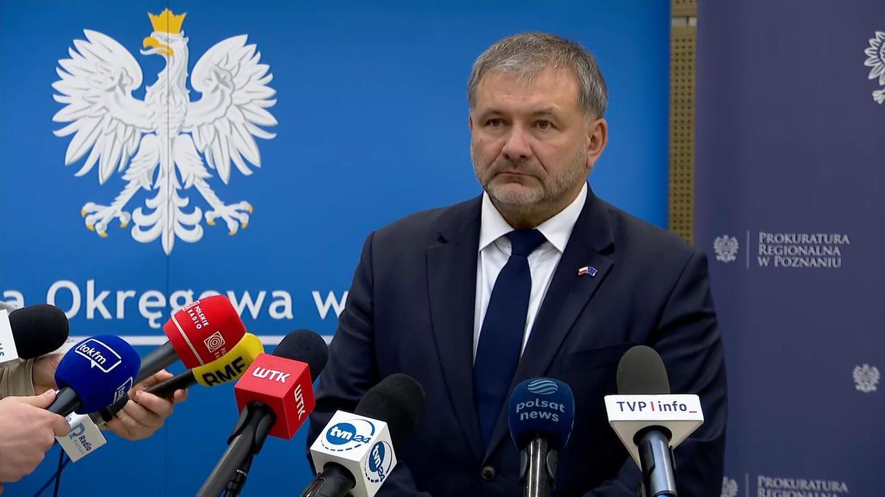 The president   wrote about the minister's "whispers." Zurek responds