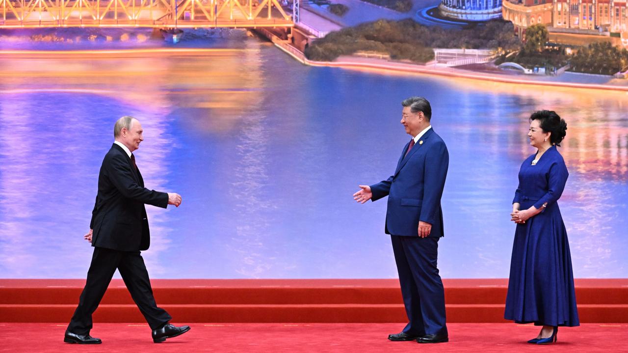 Szczyt w Chinach to "zbieranie przeciwników Ameryki pod wspólną flagą"
