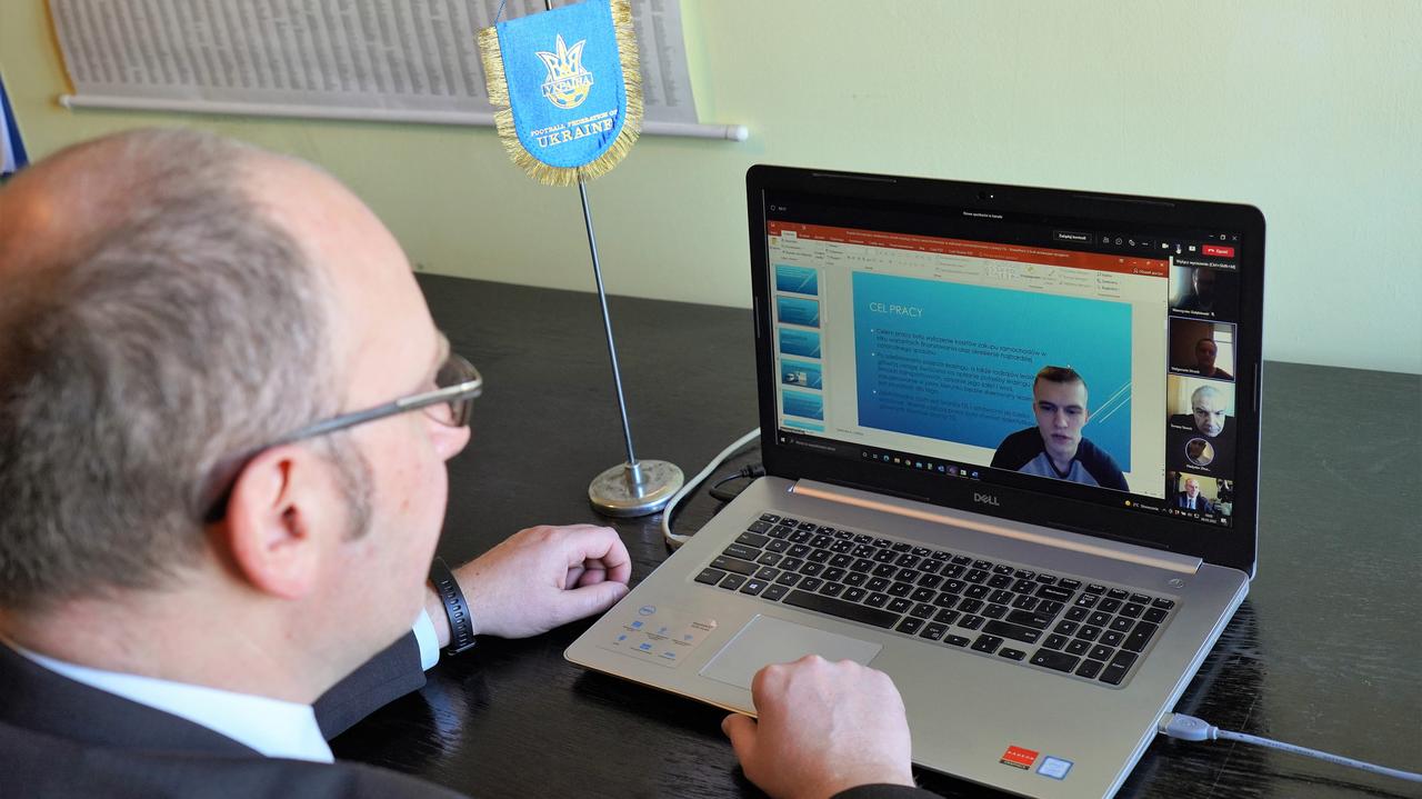 Wyjechał na ferie, zatrzymała go wojna. Władysław pracę inżynierską obronił online. Na piątkę