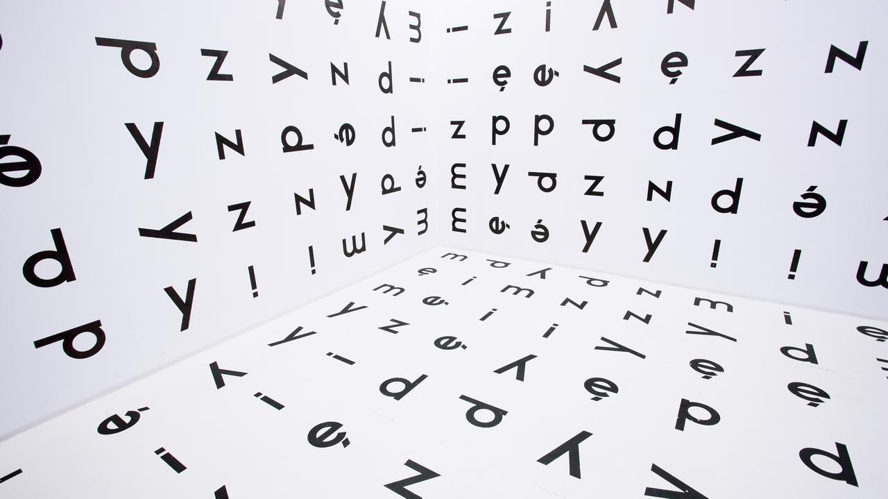 Nazwy samochodów, placów, knajpek na nowo. Językoznawca: niepotrzebne zamieszanie