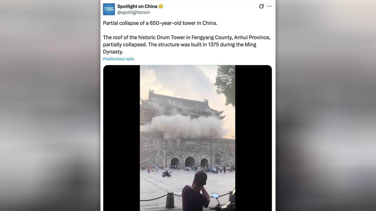 Dach 600-letniej budowli nagle zaczął się osuwać. Turyści uciekali w panice