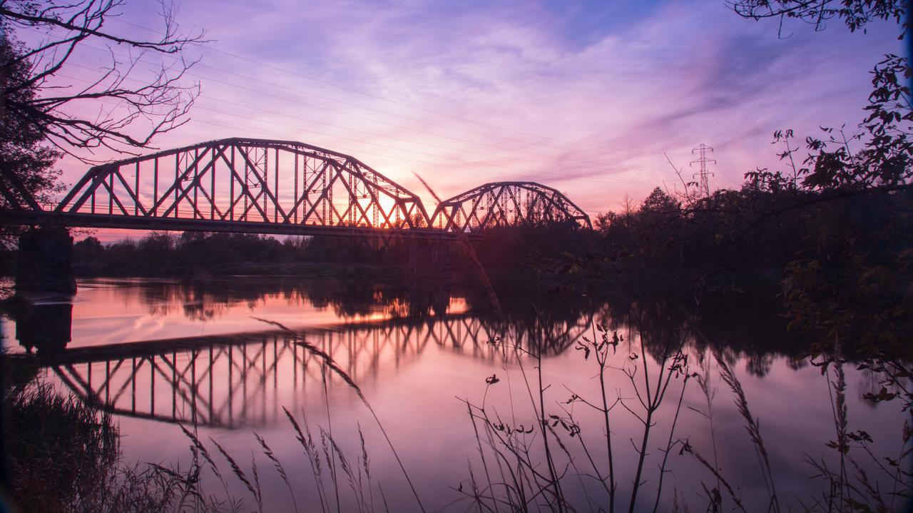 Dzisiejszy poranek podzielił Polskę