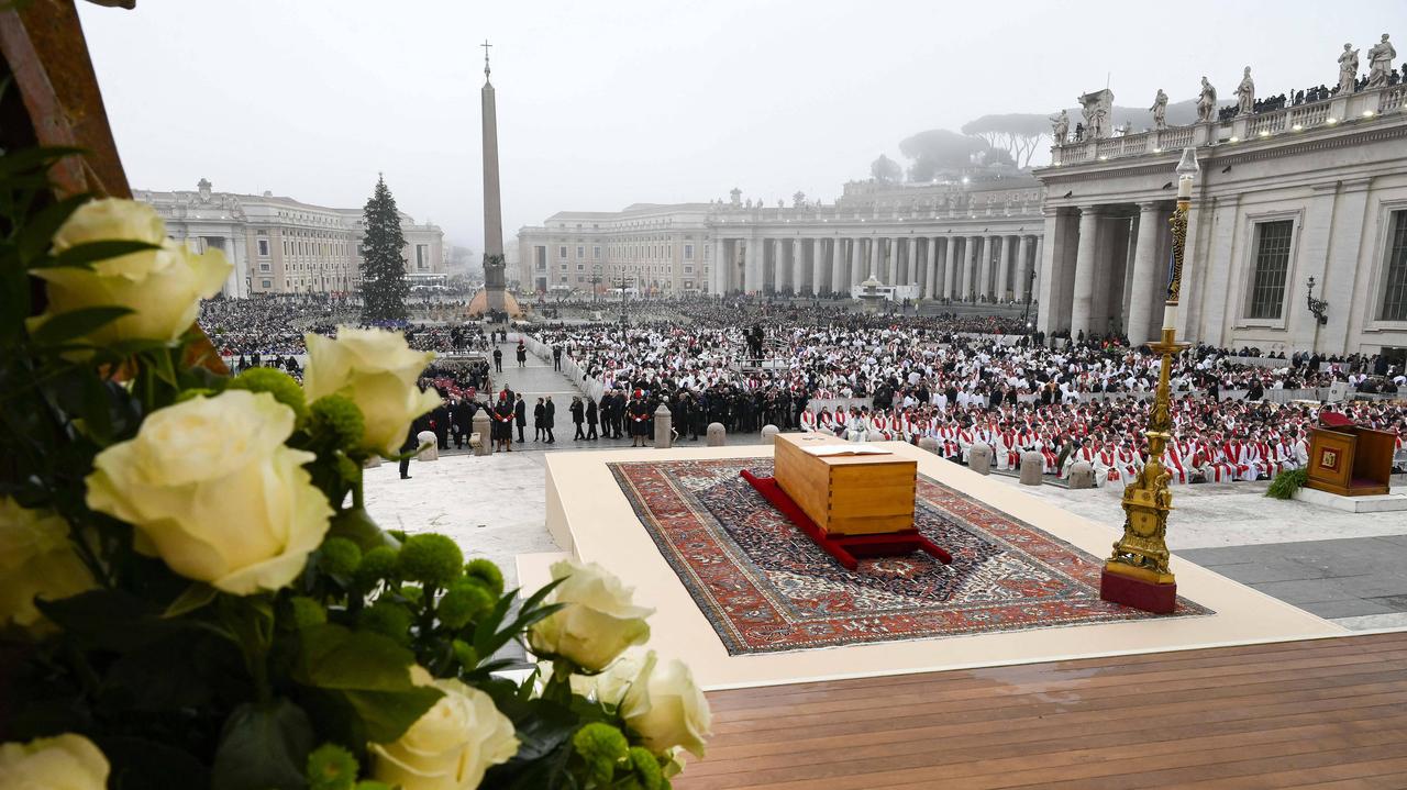 Franciszek zmienił zasady papieskiego pogrzebu. Jak będzie wyglądać?