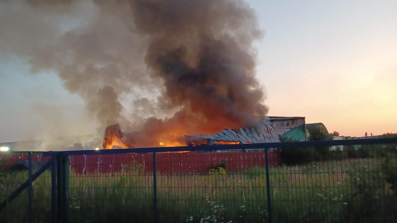 Pożar hałdy elektrośmieci. Ewakuowało się 30 osób