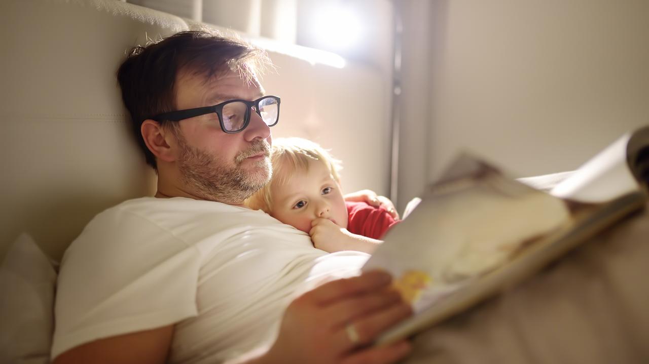 "Ich mózgi dosłownie synchronizują się". Dlaczego warto czytać niemowlęciu? 