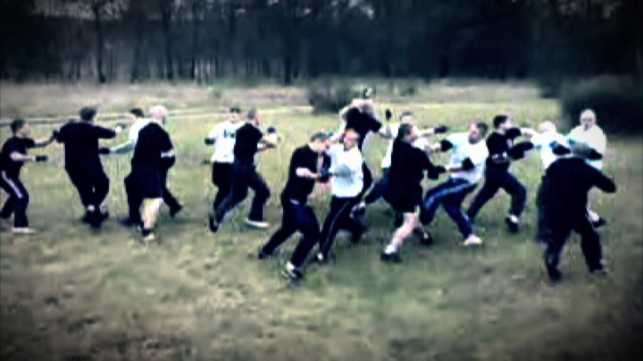 "Były śmierci, ciężkie okaleczenia". Kto bierze udział w kibolskich bijatykach?