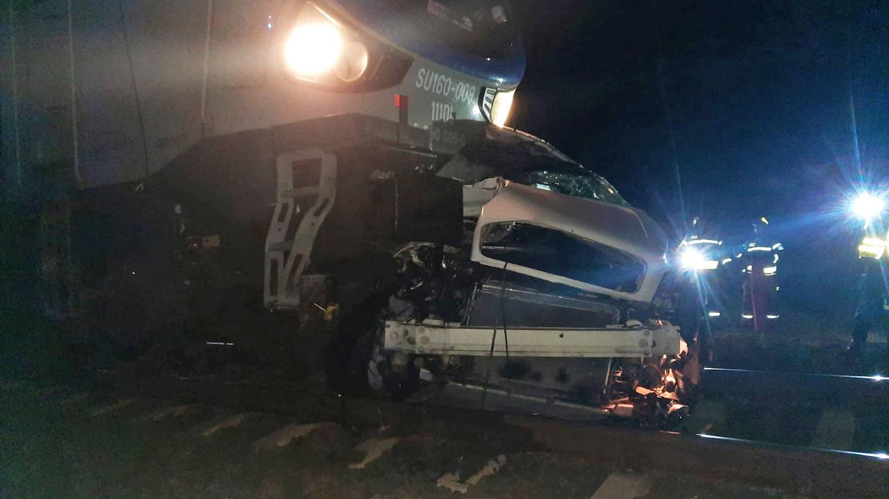 Karwica Mazurska, Warmian-Masurian Voivodeship. A car drove into the train, killing five people, including two children