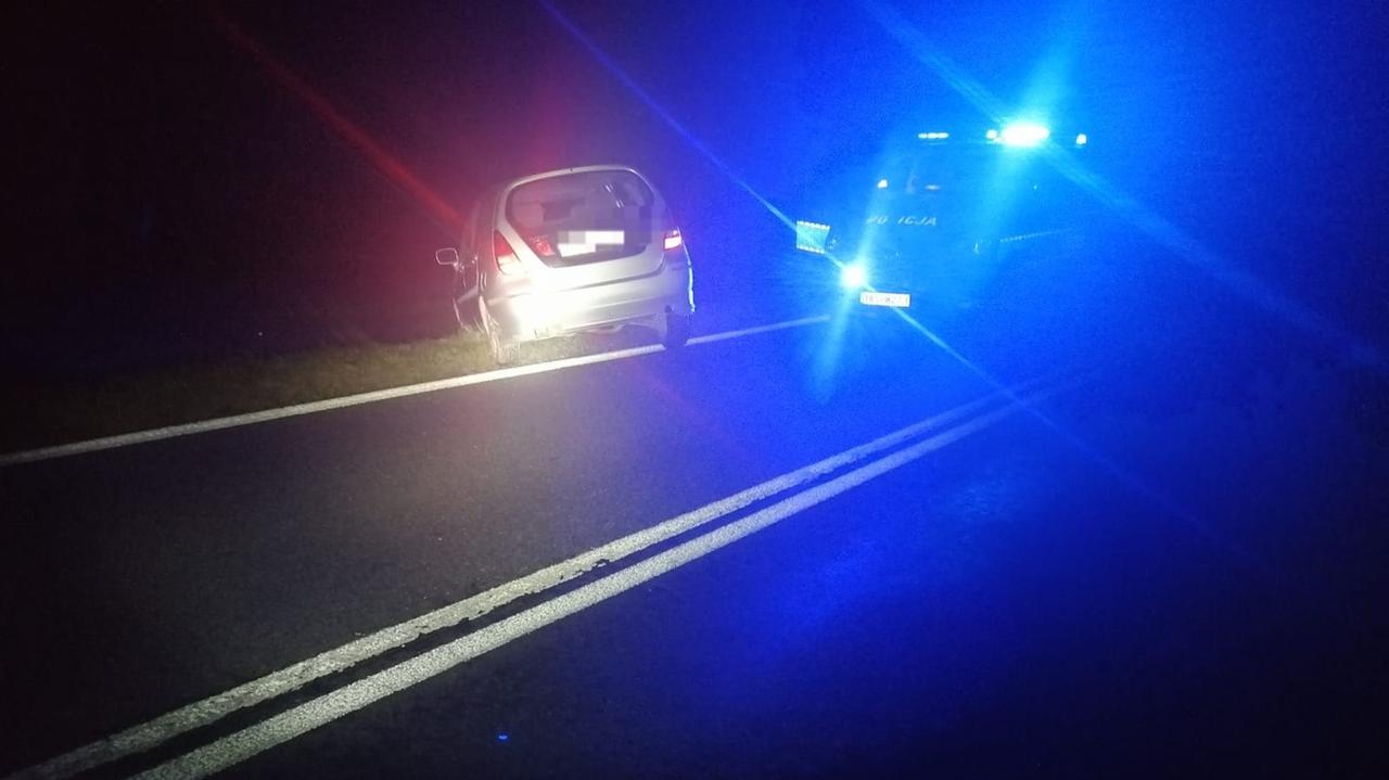 Auto zawisło na skarpie, była pijana i wzywała pomocy. Przejeżdżał akurat policjant