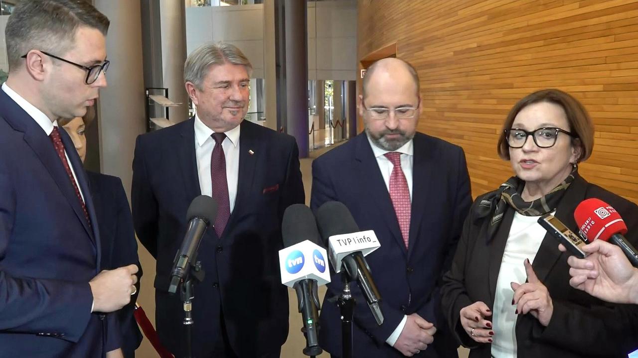 Wyścig europosłów Patola i Socjal do mikrofonu. Wszystko nagrały kamery