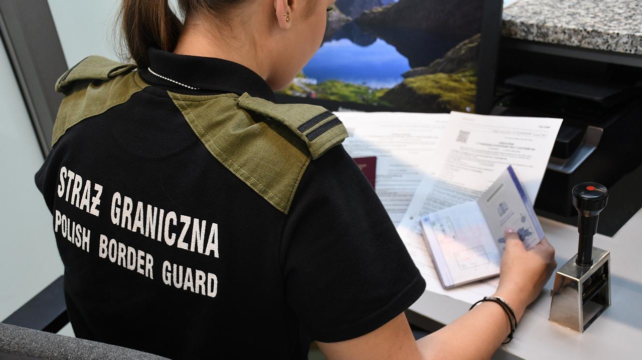 Agresywni pasażerowie na lotnisku. Nie polecieli do Malagi