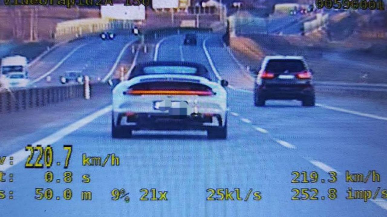 Jechał porsche z prędkością 220 kilometrów na godzinę, nie ma prawa jazdy