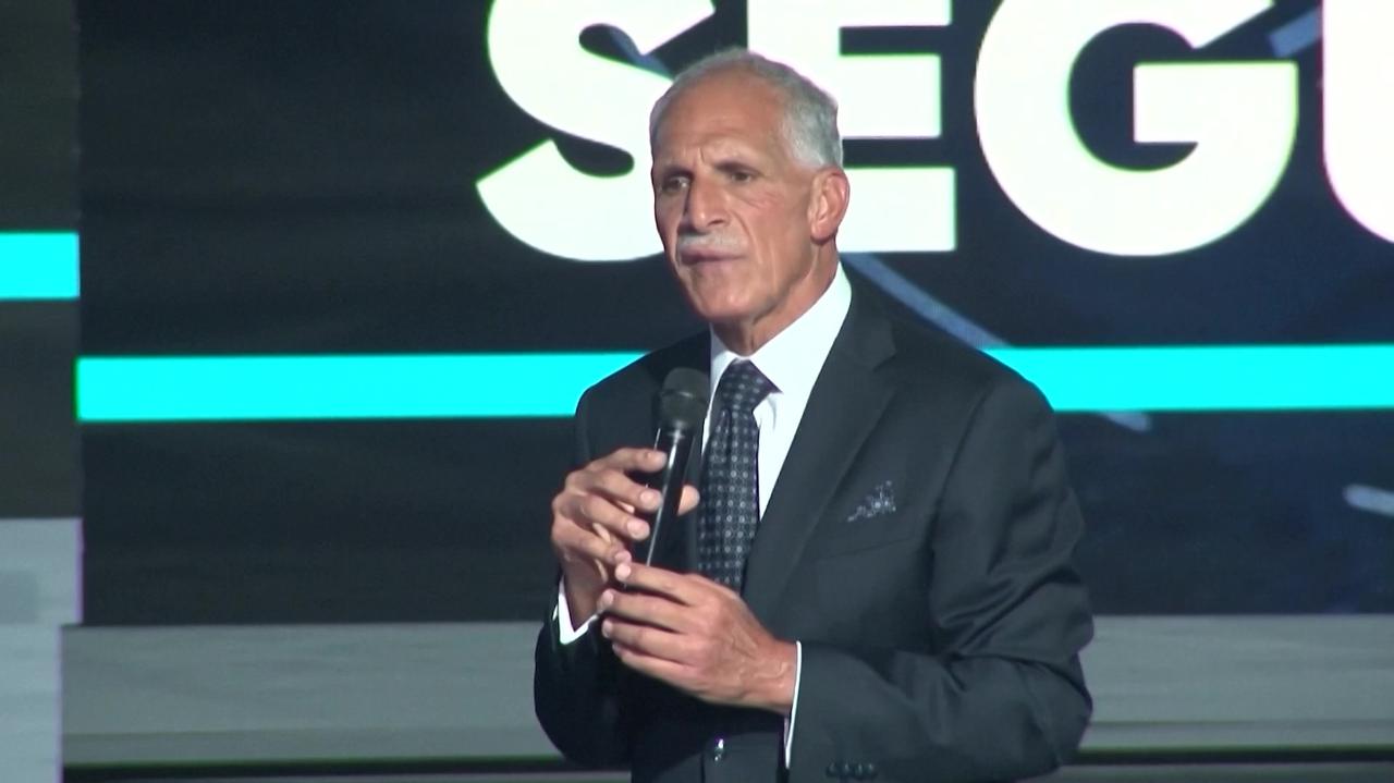 Faworyt Trumpa i "papi do usług". Wygrał o włos