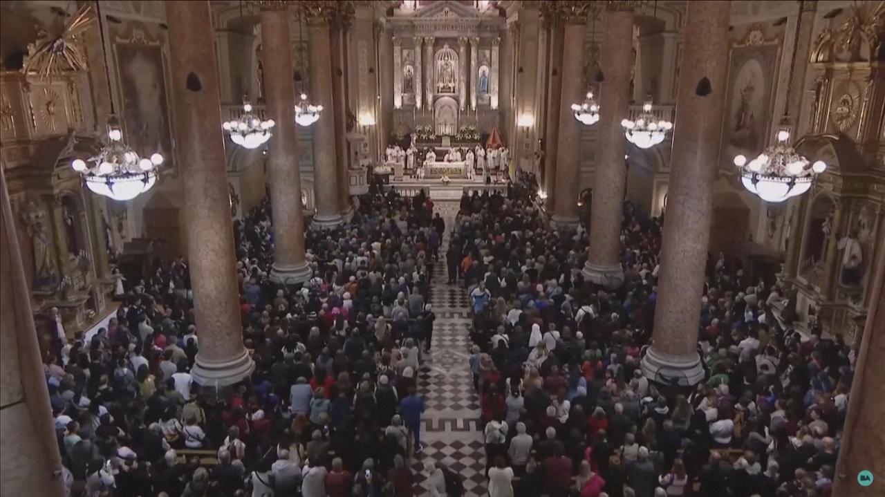 Argentyńczycy żegnają Franciszka. Tłumy na mszy w rodzinnej dzielnicy