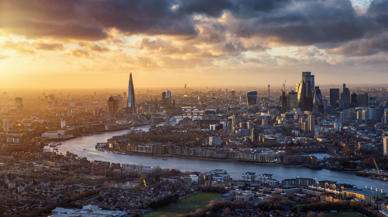 Londyn wypadł z czołówki, Warszawa wysoko