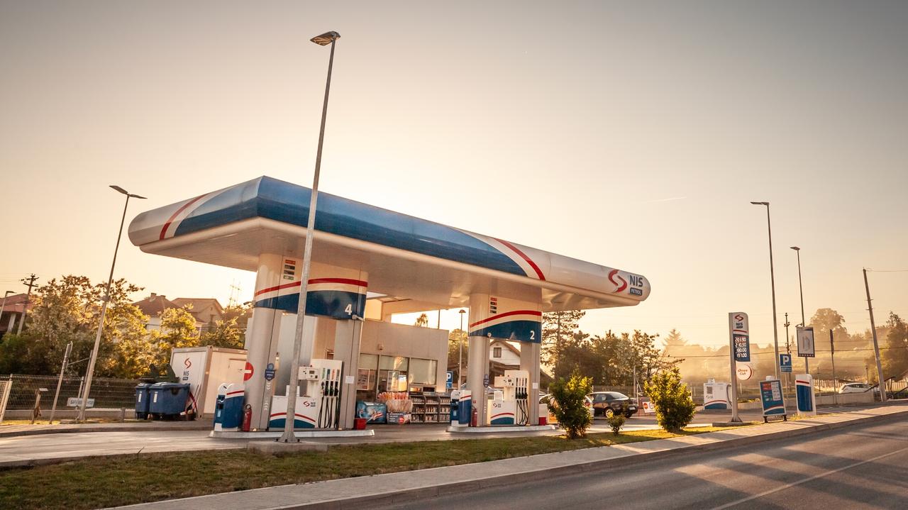 Obawy o płatności i benzynę na stacjach. Sankcje USA weszły w życie