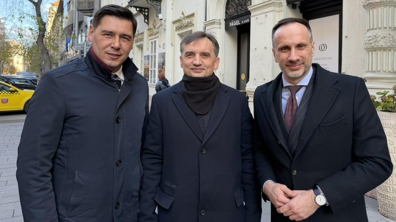 Politycy PiS w Budapeszcie. "Już nie wrócicie?"