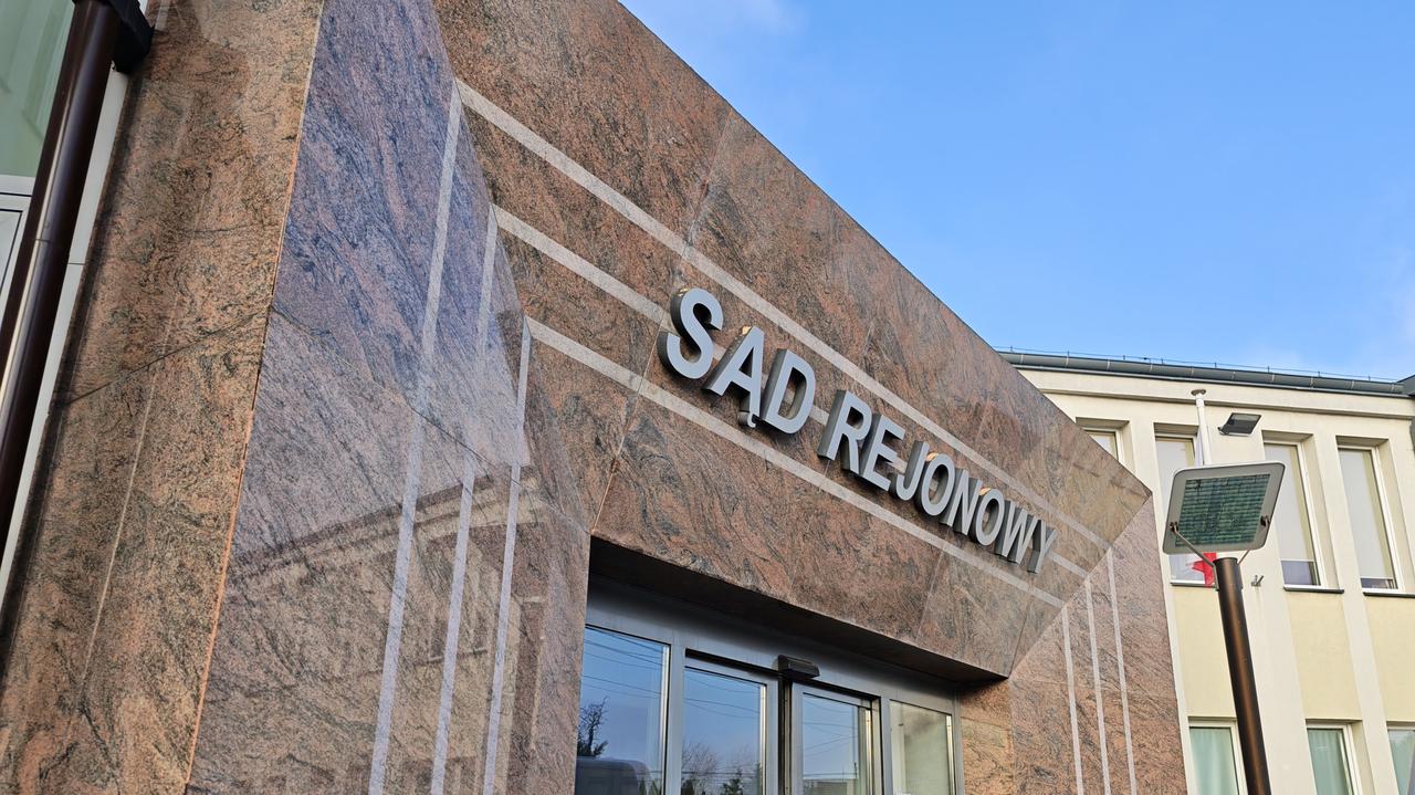 Stokrotka była zamknięta w pawlaczu, straciła oko. Więzienie dla jej właścicielki