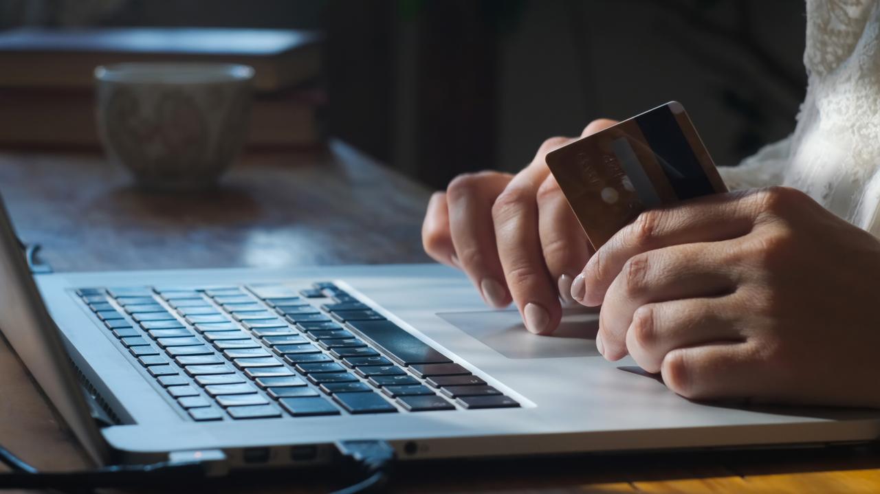 "Przelewy zleć wcześniej". Utrudnienia w bankach