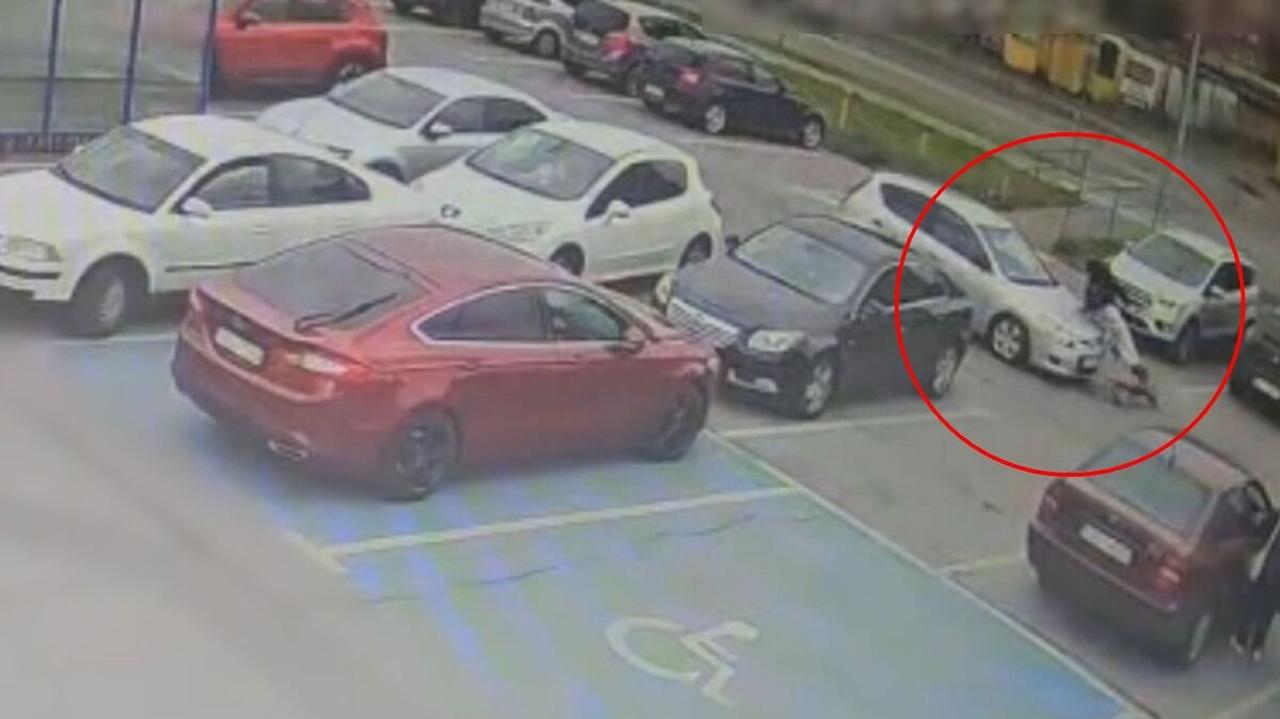 Jedna straciła panowanie nad hulajnogą, druga wyjechała wprost przed auto