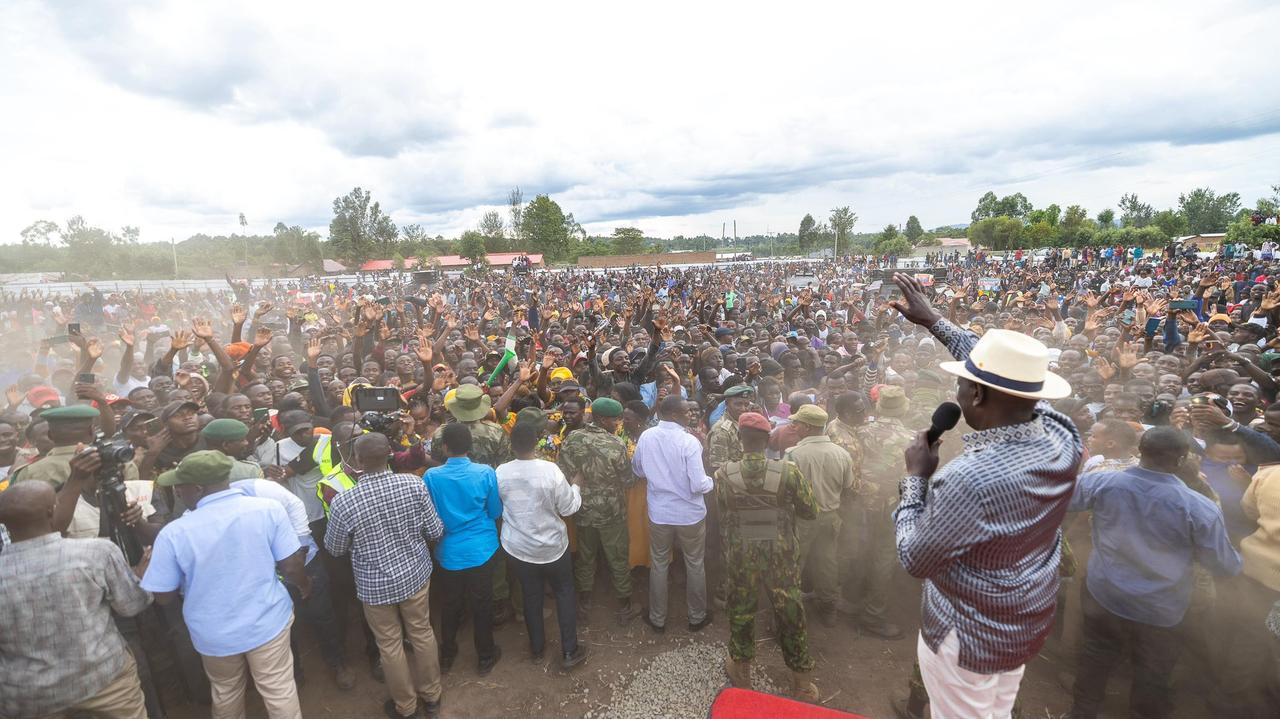 President hit with shoe at rally