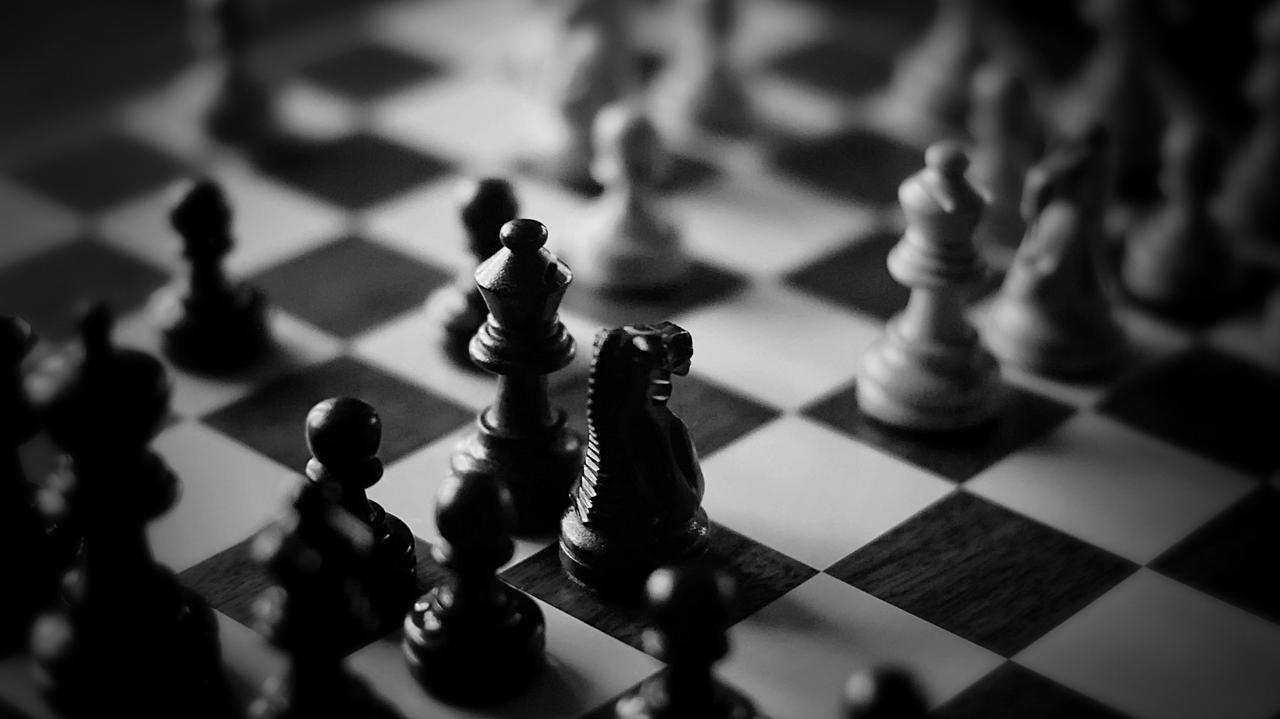 Turniej szachowy sztucznych inteligencji (AI). Zaskoczenie w finale