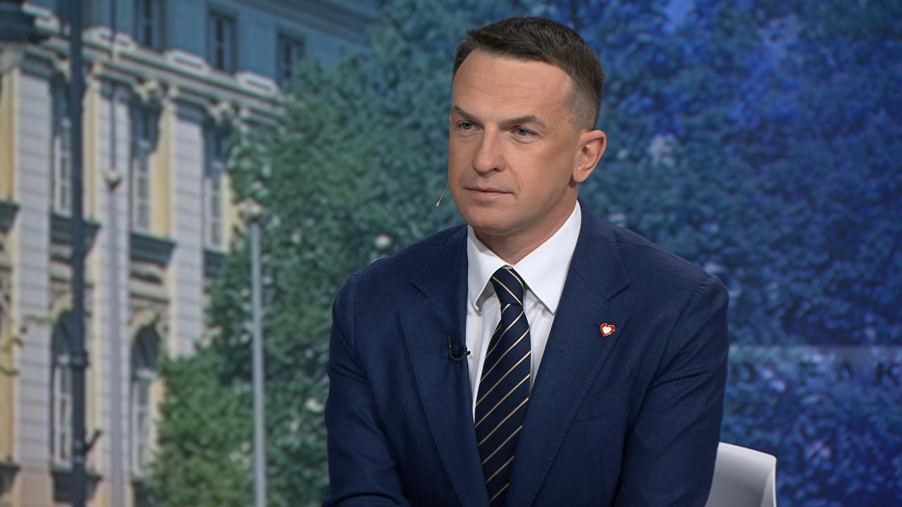 Rzecznik rządu: prezydent poleciał robić za tło do zdjęcia