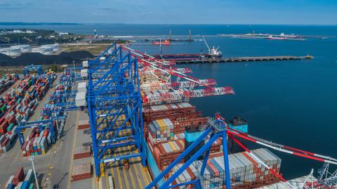 Khatanga opuszcza port w Gdyni