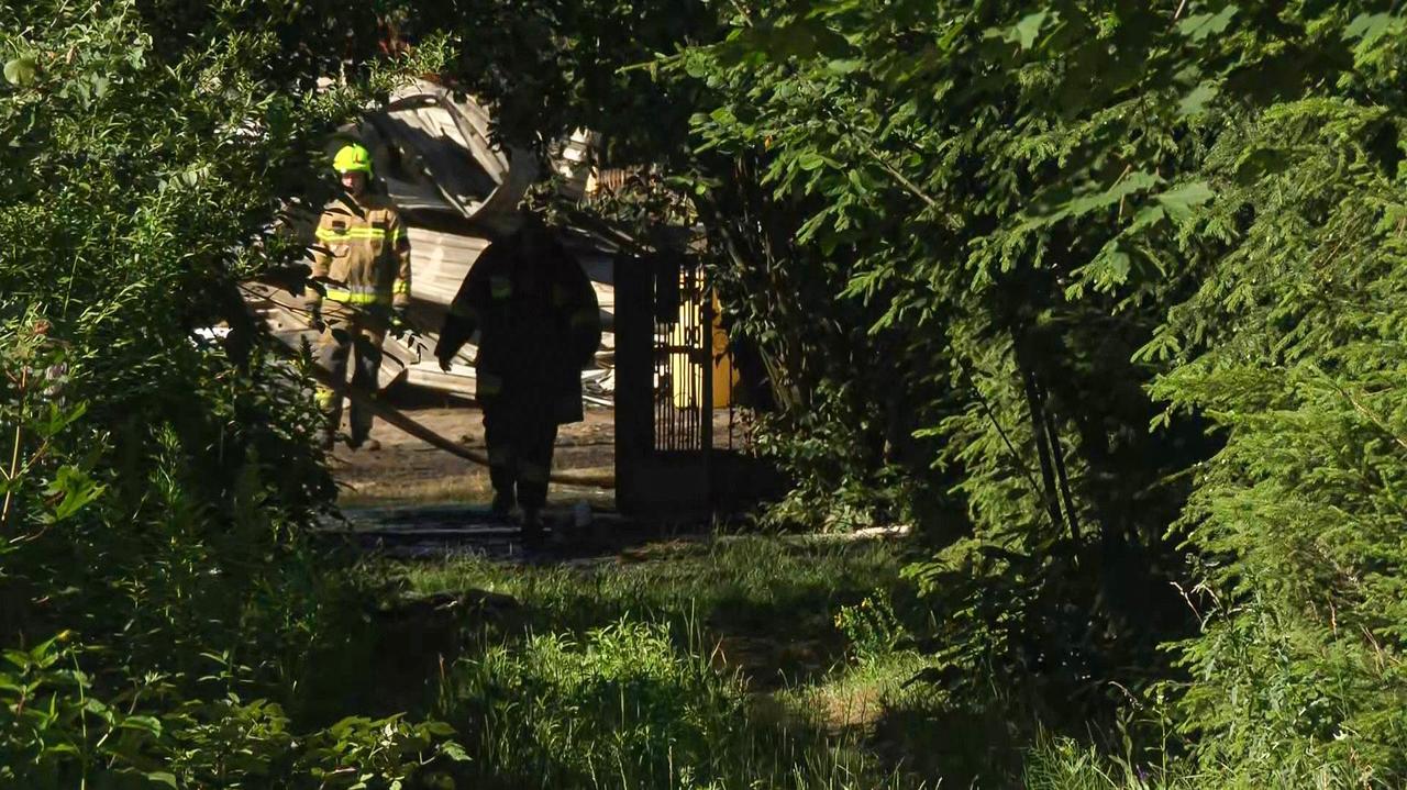Spłonęły garaże, ocalili domy i las. Dwie osoby, w tym strażak, trafiły do szpitala