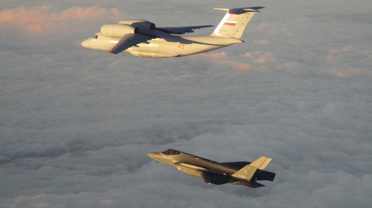 NATO rozważa "bardziej agresywną" postawę w wojnie hybrydowej