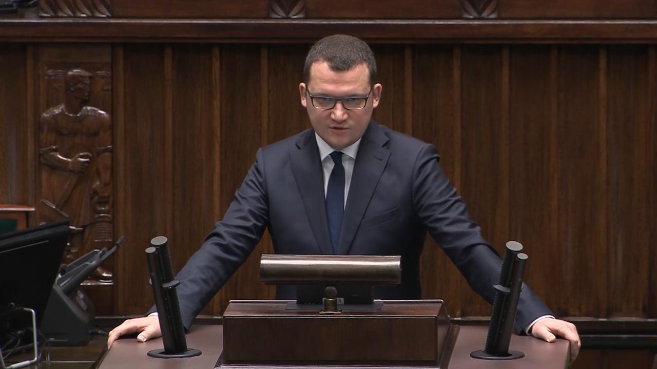 Luty 2024. Szefernaker tłumaczy w Sejmie, dlaczego nie możemy rezygnować z pomocy Ukraińcom