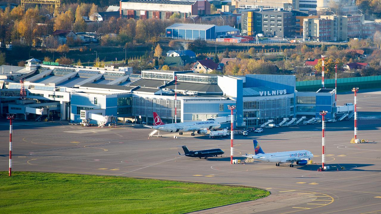 Lotnisko w Wilnie sparaliżowane. Po raz kolejny