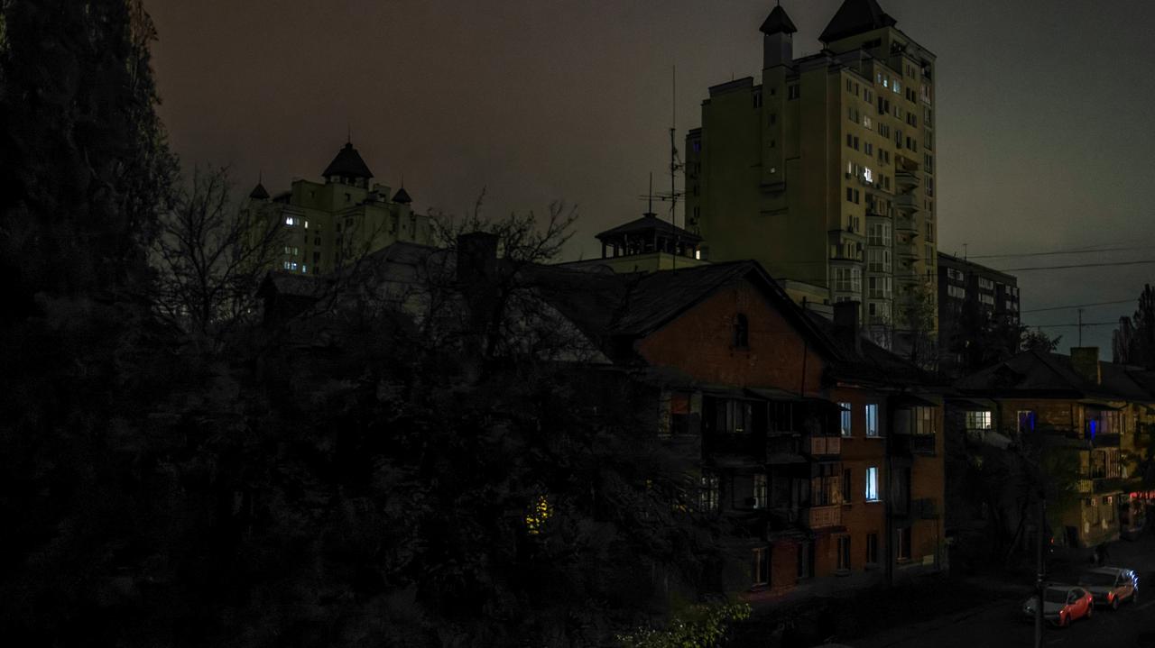 Rosja uderzyła rakietami balistycznymi w Kijów. Są ranni  