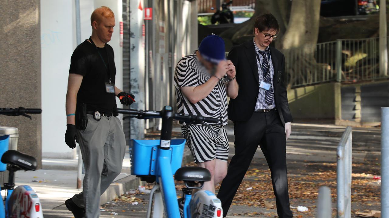 Pedofilia, satanistyczne symbole i międzynarodowa szajka. Policja aresztowała cztery osoby